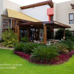 20 thiet ke gian hoa Pergola go nhua dep mat cho nha o 13